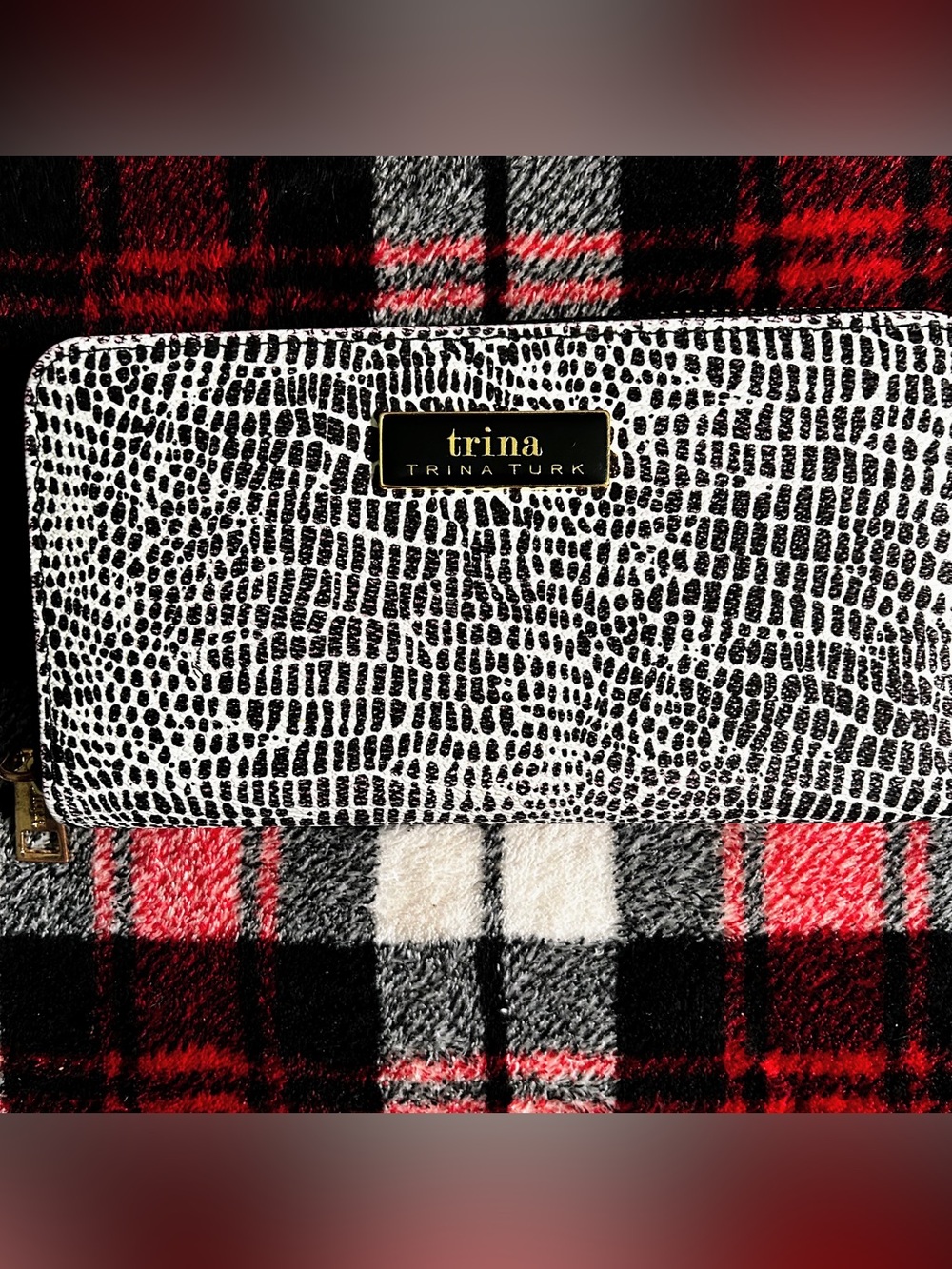 Trina Turk Black & White Textured Zip-Around Wallet